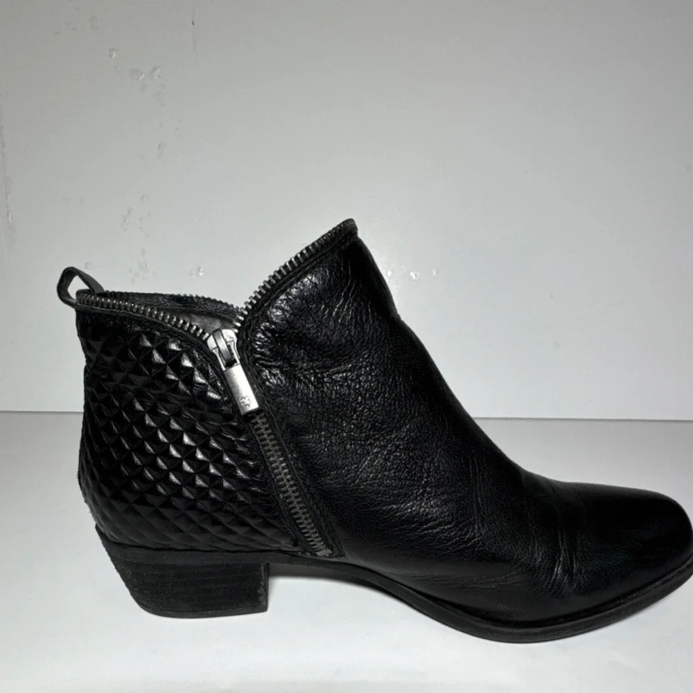 Lucky Brand Black Leather Ankle Bootie with Zipper and Textured Heel‎ Accent